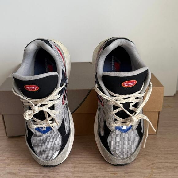 New Balance 2002 R Grey/Black/Red Kids Sneakers - SZ 3 Y - Picture 10 of 13